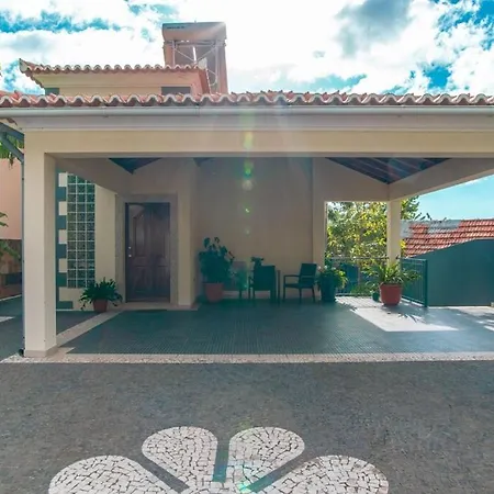 Violeta With Heated Pool